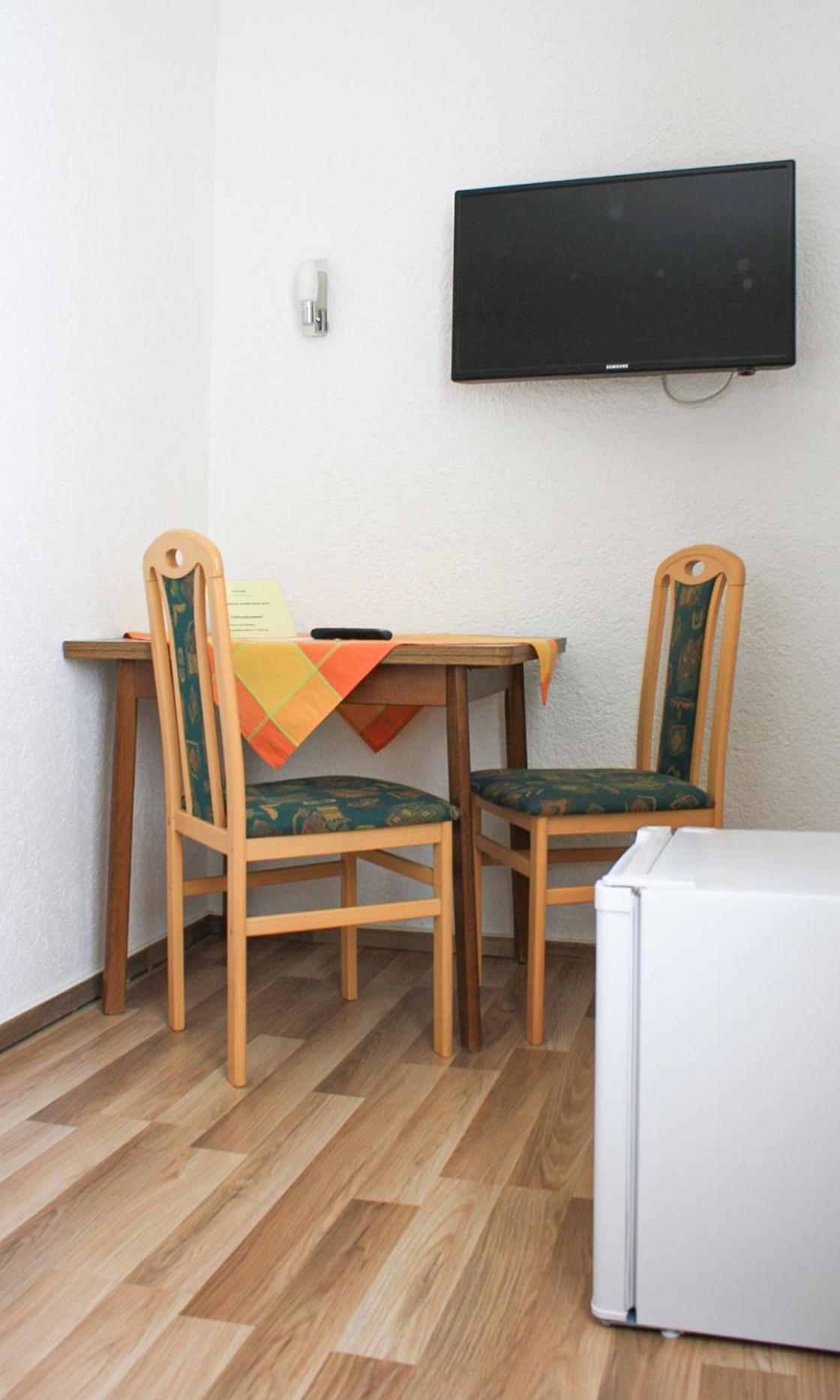 Zur Deutschen Eiche - Fruehstueckspension Und Ferienwohnungen โกรสเชอเนา ห้อง รูปภาพ